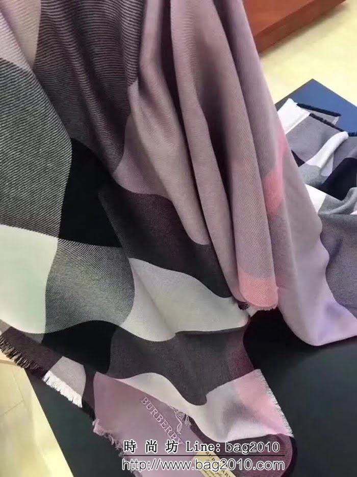 BURBERRY巴寶莉專櫃款 經典大格鑽石紋山羊絨圍巾 LLWJ6500